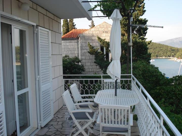 Apartments Luka Корчула Экстерьер фото