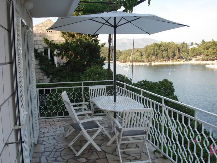 Apartments Luka Корчула Экстерьер фото